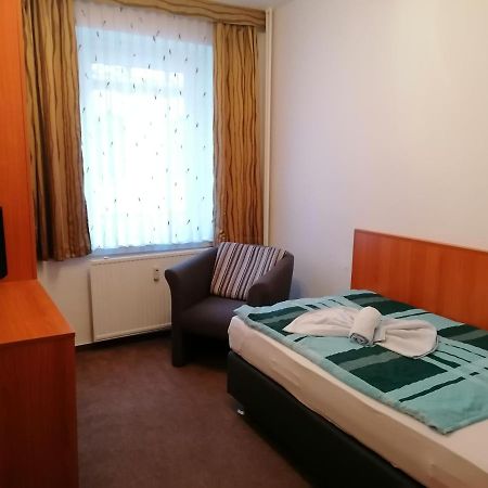 Hotel Garni Zum Goldenen Ring เควดลินบวร์ก ภายนอก รูปภาพ