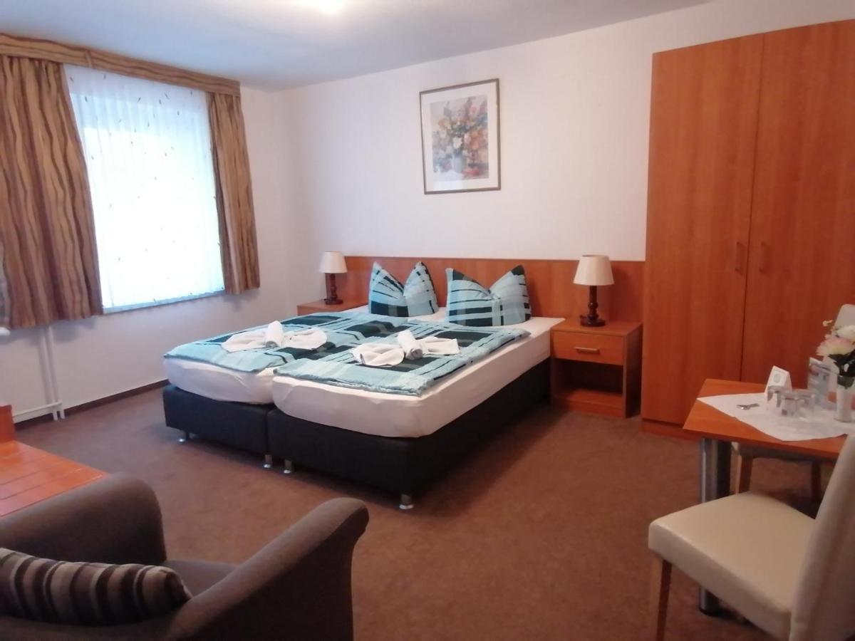 Hotel Garni Zum Goldenen Ring เควดลินบวร์ก ภายนอก รูปภาพ