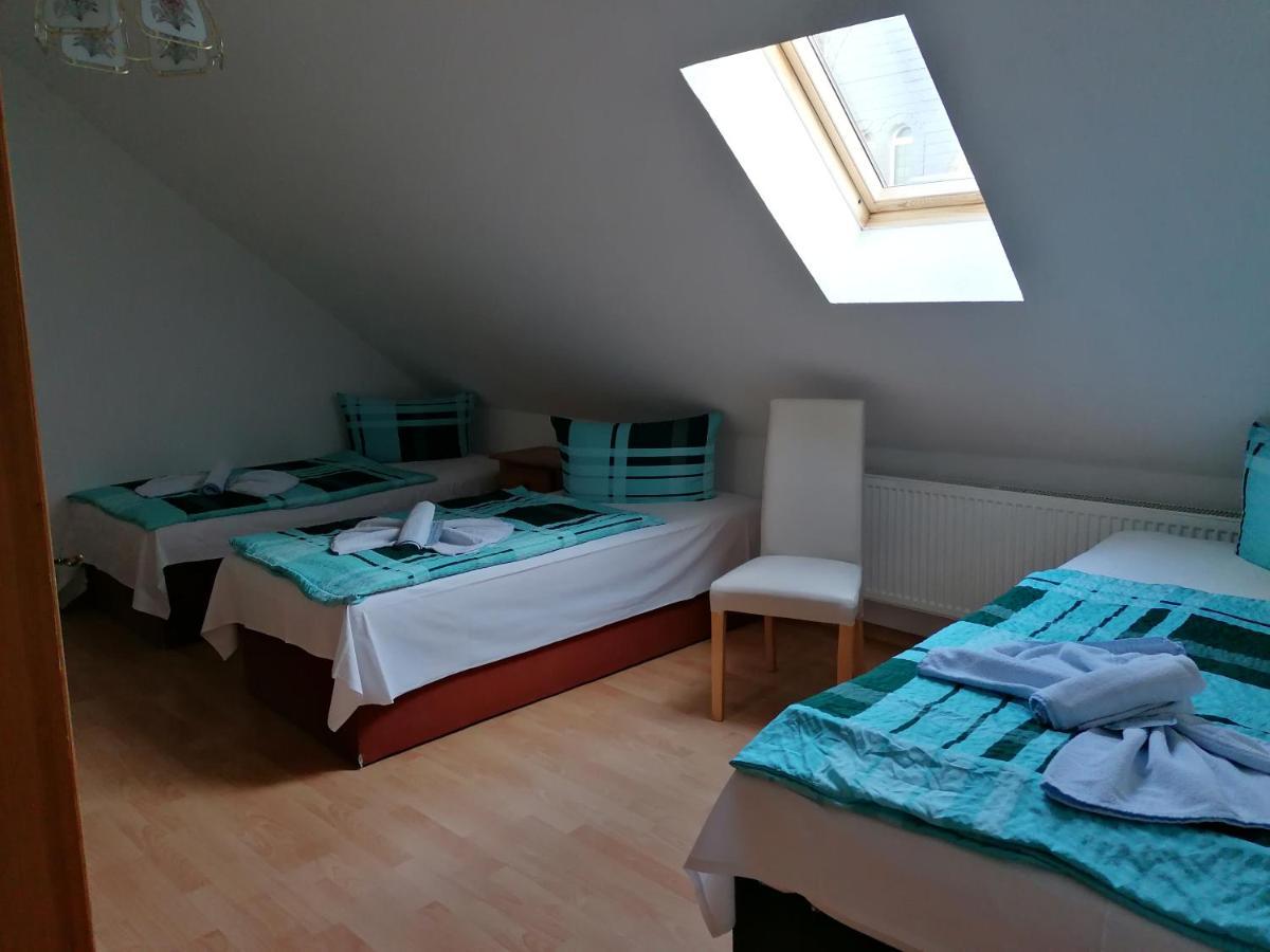 Hotel Garni Zum Goldenen Ring เควดลินบวร์ก ภายนอก รูปภาพ