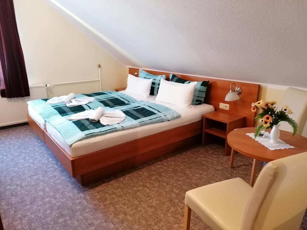 Hotel Garni Zum Goldenen Ring เควดลินบวร์ก ภายนอก รูปภาพ