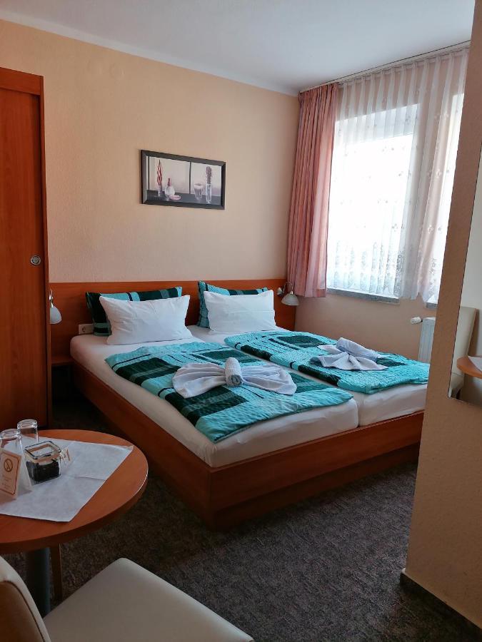 Hotel Garni Zum Goldenen Ring เควดลินบวร์ก ภายนอก รูปภาพ