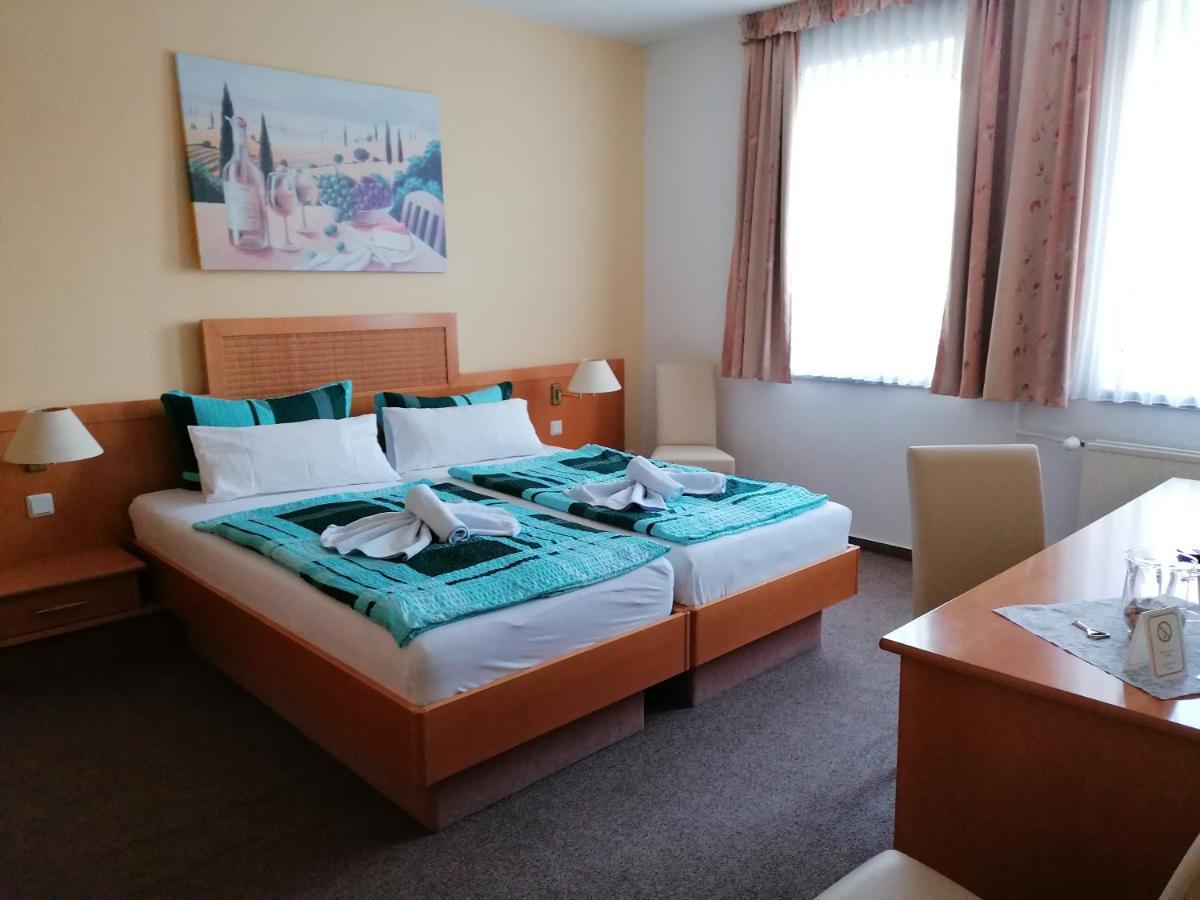 Hotel Garni Zum Goldenen Ring เควดลินบวร์ก ภายนอก รูปภาพ