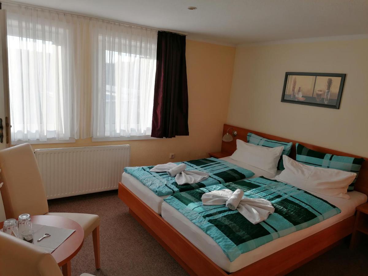 Hotel Garni Zum Goldenen Ring เควดลินบวร์ก ภายนอก รูปภาพ