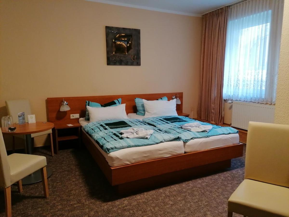 Hotel Garni Zum Goldenen Ring เควดลินบวร์ก ภายนอก รูปภาพ