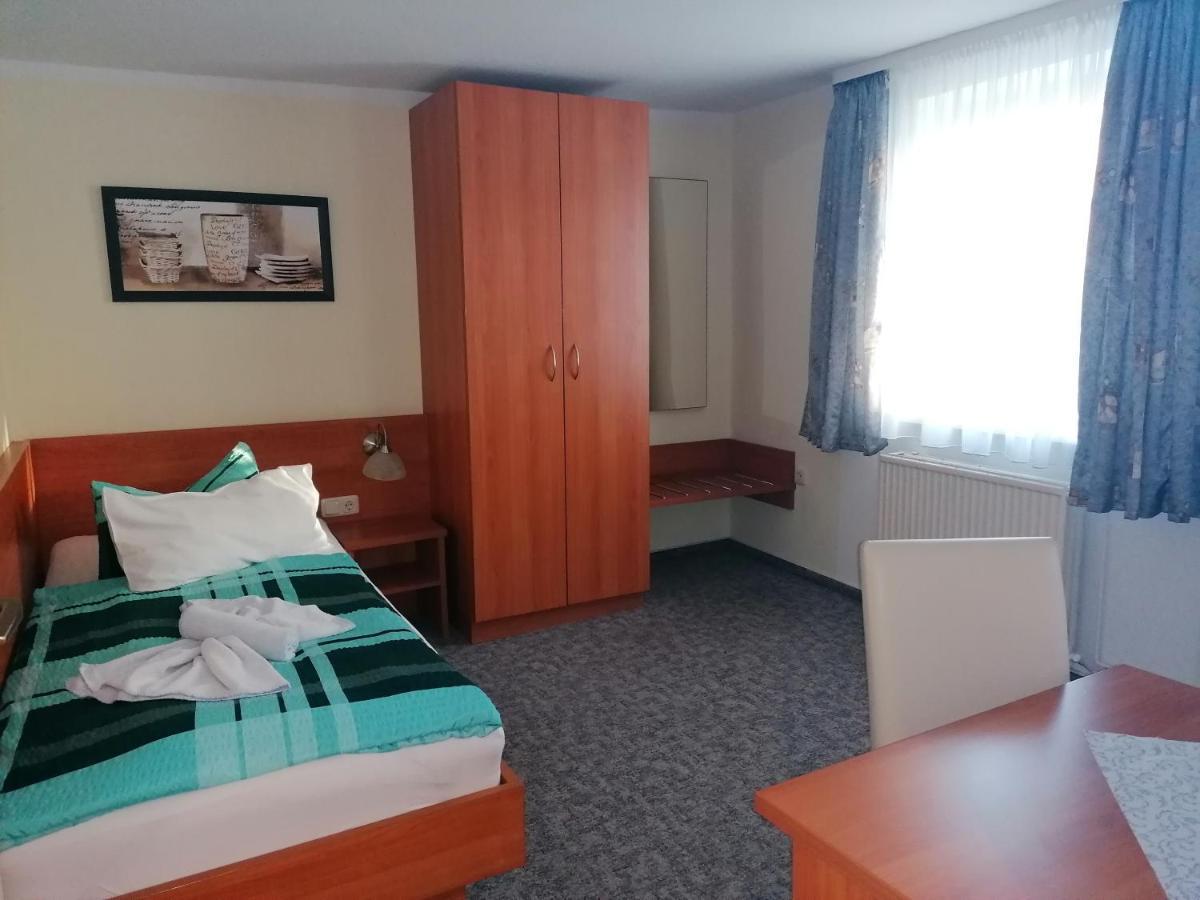Hotel Garni Zum Goldenen Ring เควดลินบวร์ก ภายนอก รูปภาพ