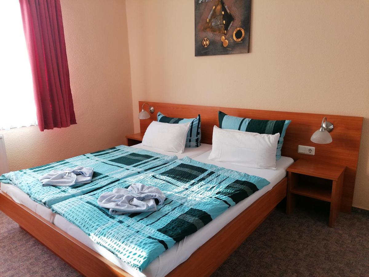 Hotel Garni Zum Goldenen Ring เควดลินบวร์ก ภายนอก รูปภาพ
