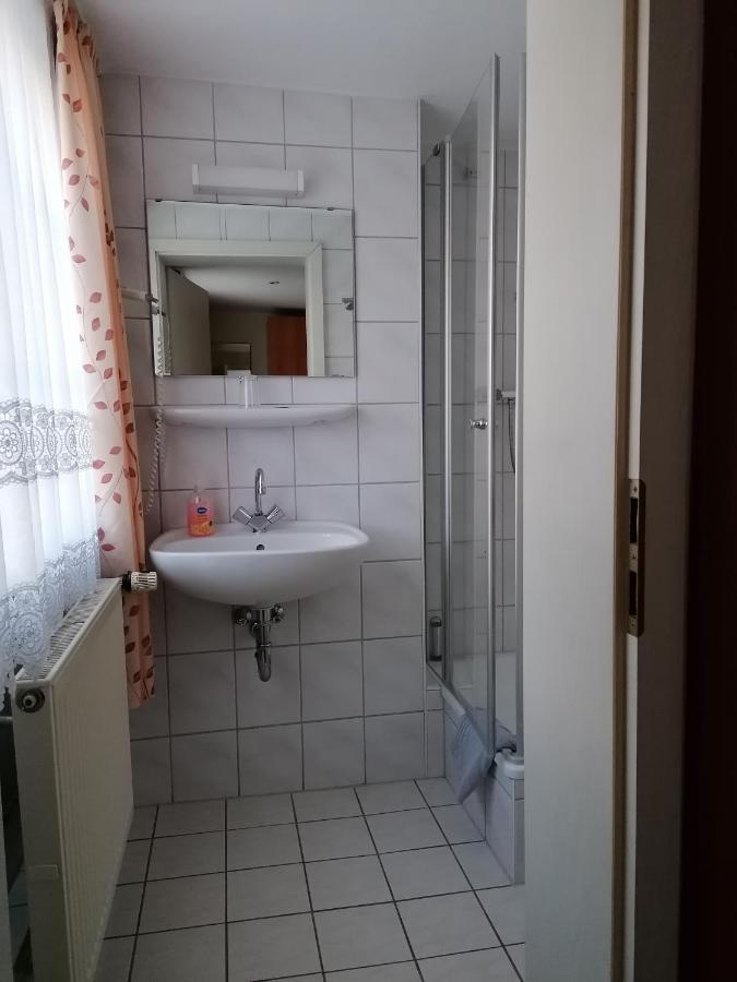 Hotel Garni Zum Goldenen Ring เควดลินบวร์ก ภายนอก รูปภาพ