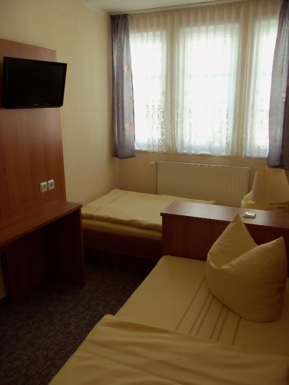 Hotel Garni Zum Goldenen Ring เควดลินบวร์ก ห้อง รูปภาพ