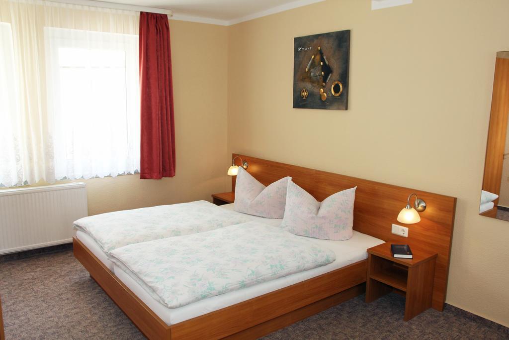 Hotel Garni Zum Goldenen Ring เควดลินบวร์ก ภายนอก รูปภาพ